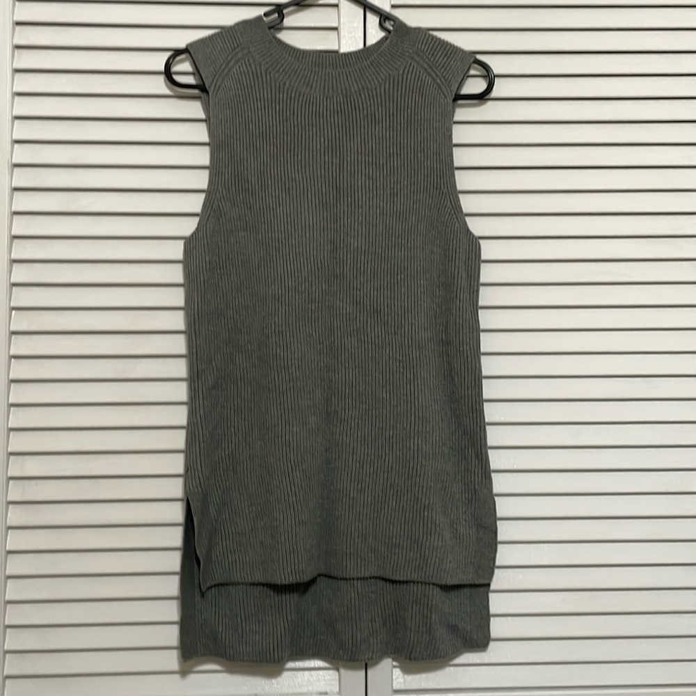 Bass Medium Sweater Top